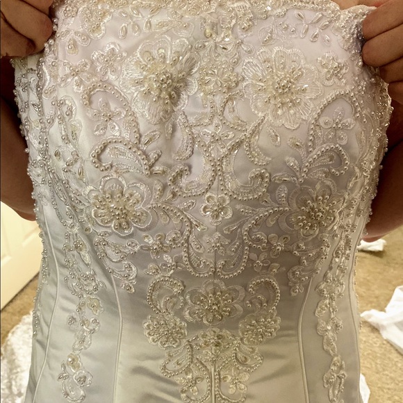 St. Patrick plus size wedding gown - Picture 2 of 6